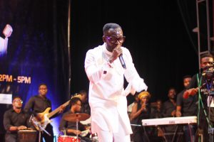 Okyeame Kwame ‘strips’ in concert tomorrow