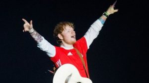 Ed Sheeran stops gig for the loo twice