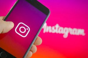 Instagram accidentally rolls out horizontal scrolling timeline update in botched test