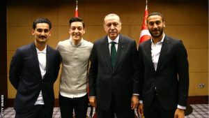 Ozil defends photo with Turkish president