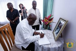 Nana Addo signs Kofi Annan’s book of condolence