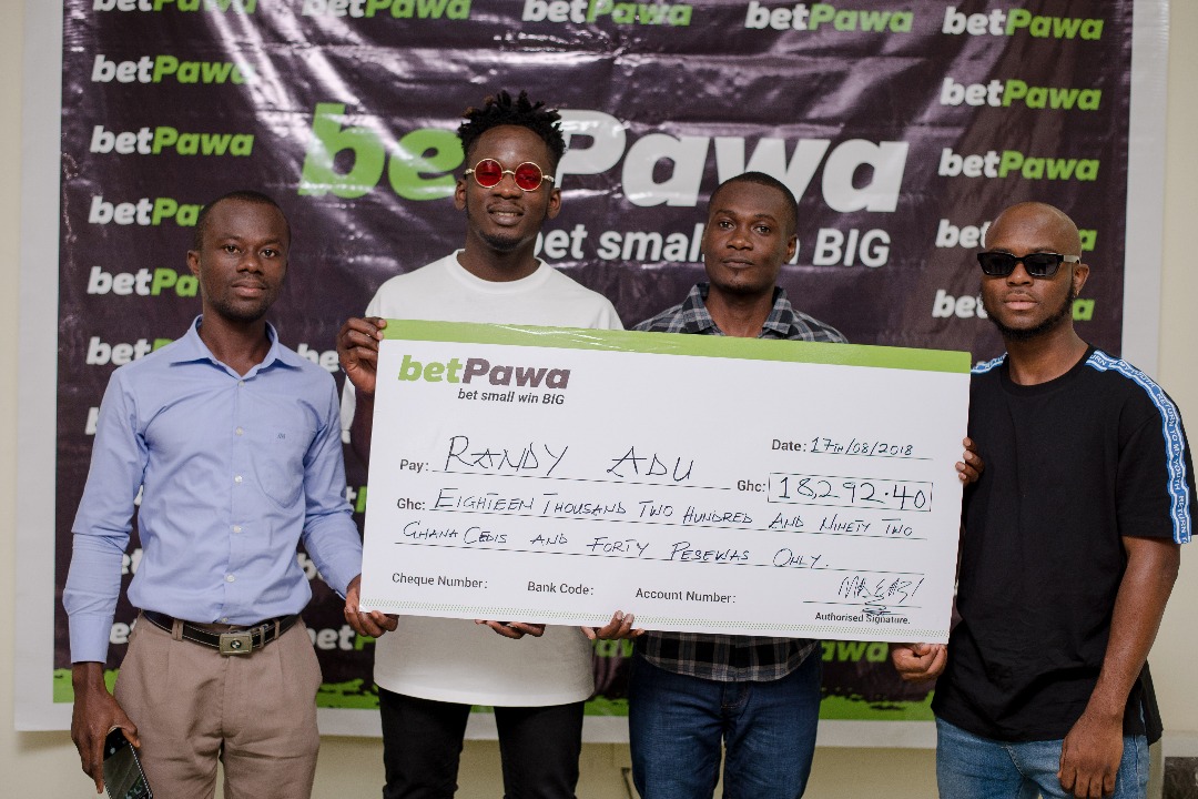 Musician Mr. Eazi supported by his friend King Promise, made making the presentation.