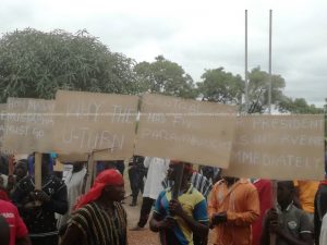 Makpan youth demonstrate against relocation of hospital project