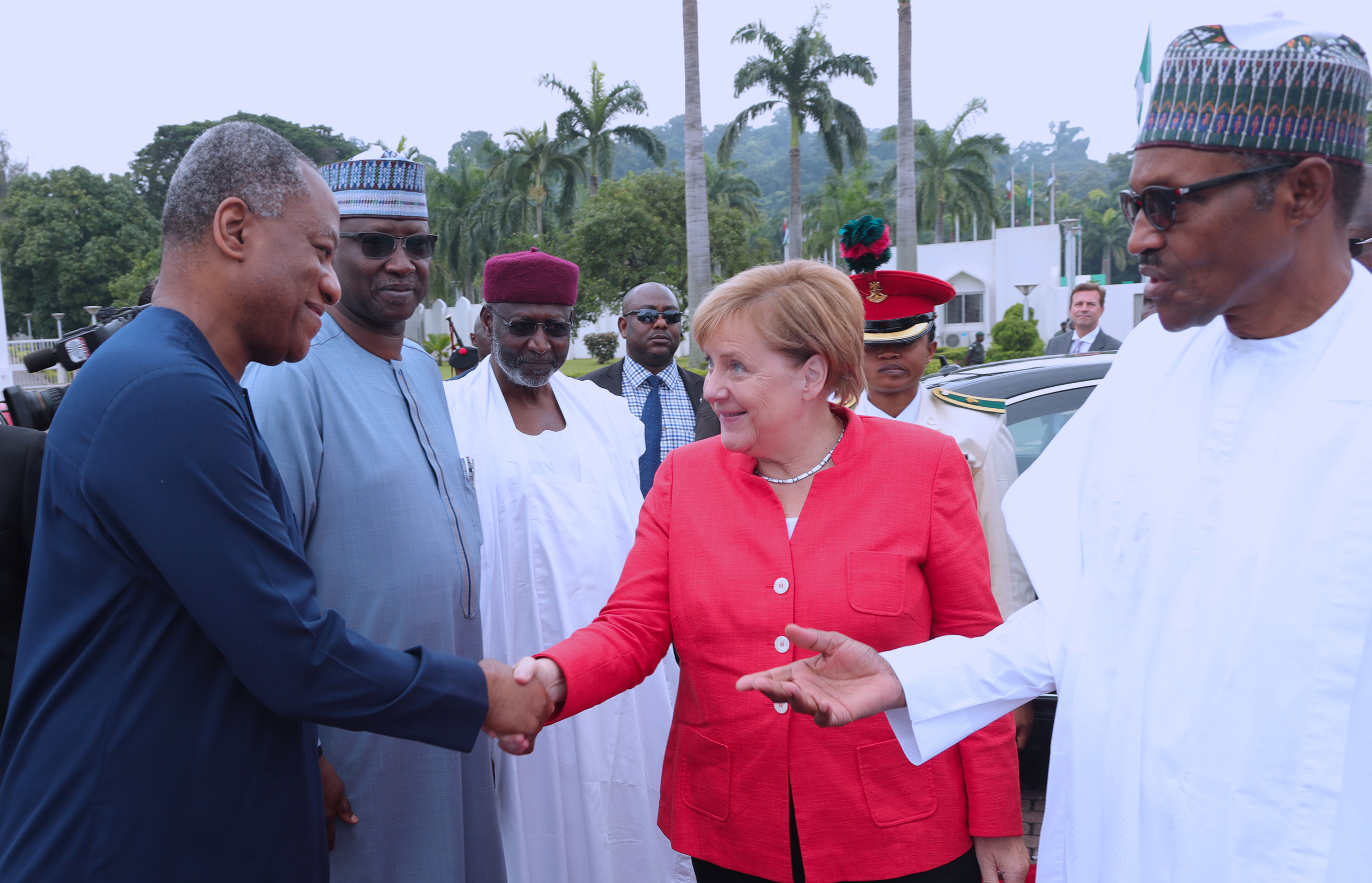 PRESIDENT BUHARI RECEIVES ANGEL MERKEL 14. R-L; President Muhammadu Buhari, German Chancellor H.E Angela Merkel in a handshake with Minister of Foreign Affairs, Mr Geoffrey Onyeama, SGF, Mr. Boss Mustapha and Chief of Staff, Mallam Abba Kyari during an official visit by the German Chancellor to State House Abuja. PHOTO; SUNDAY AGHAEZE. AUGUST 31 2018