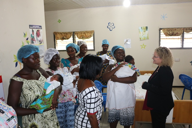 Ambassador Cooper with some mothers at the Suntreso Hospital's Neonatal Unit.