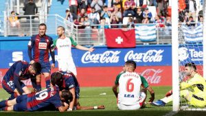 La Liga round-up: Alaves miss chance to go second with derby defeat