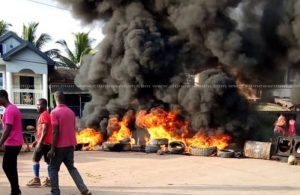 Tarkwa: Nsuta residents block road after truck killed teenager