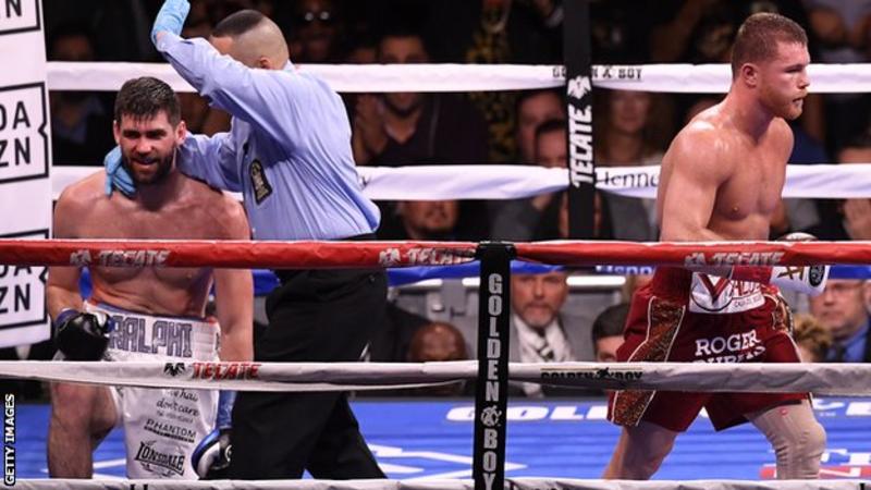 Fielding looked resigned to defeat with each knockdown but continued until round three (Image credit: Getty Images)