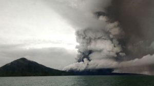 Indonesia flights rerouted as volcano alert level raised