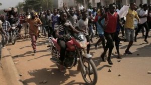 DR Congo election: Tear gas fired at protesters