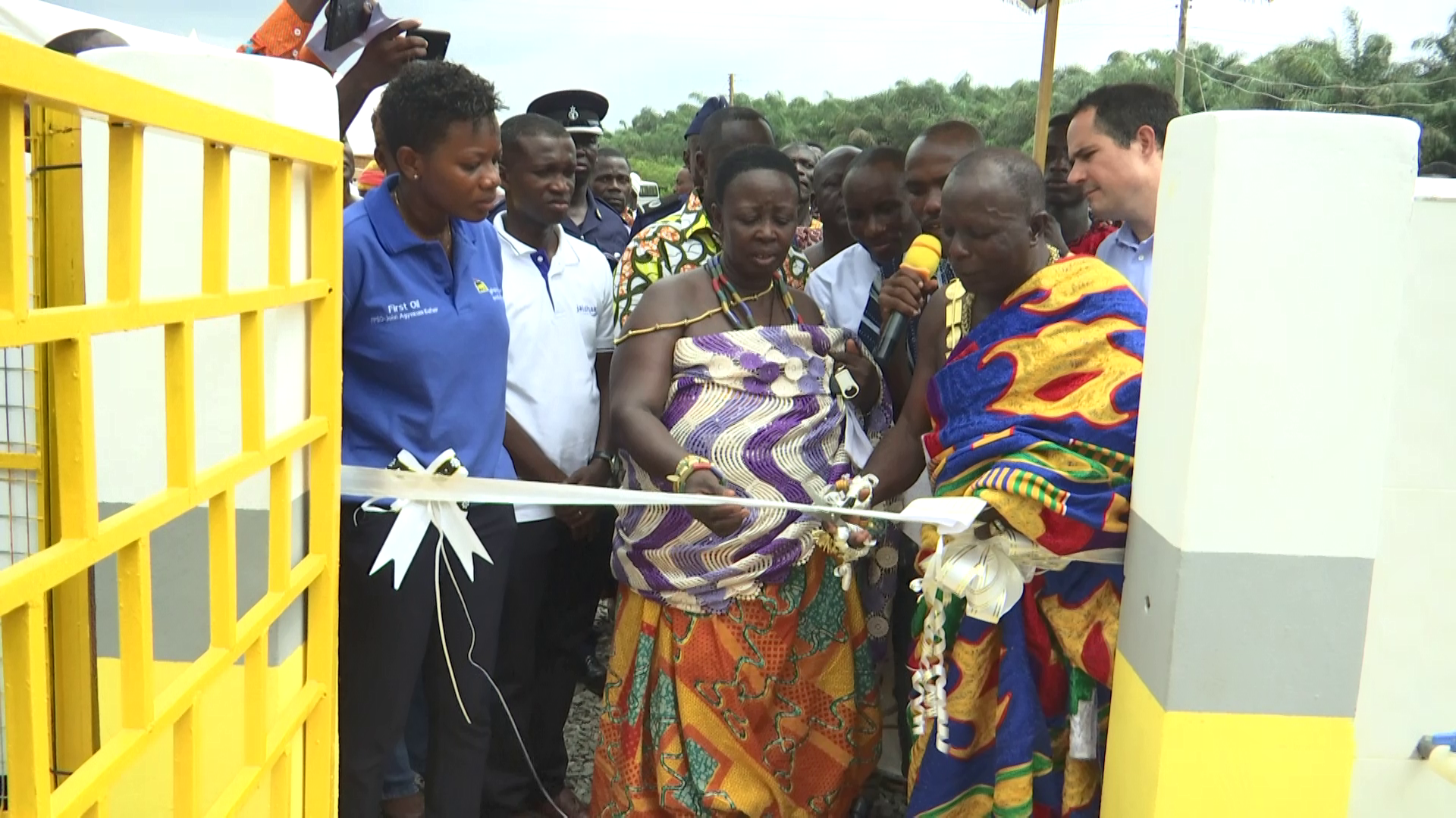 Sanzule Queen-mother, Obaahemaa Akua Deshie cutting-tape for commissioning of Water System