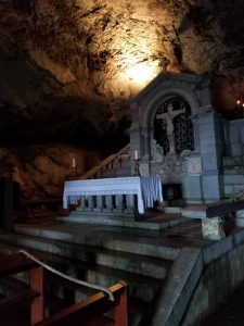 A visit to the grotto of Sainte Baume; a tourist’s experience (Article)