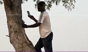 Kulaw residents climb trees to make phone calls; threaten to chase out politicians [Video]