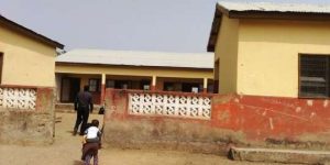 Upper West: Bosuoyir primary pupils study on bare ground