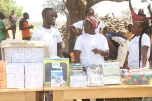 U/E: Group donates books to Kalvio basic school