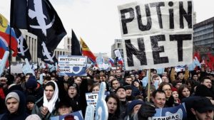 Mass protest against Russia internet bill