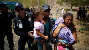 Migrant caravan: Mexico detains hundreds in raid