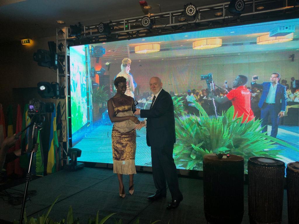 PR Business Lead, Ogilvy Ghana, Cynthia Ofori-Dwumfuo receiving an award from Paul Holmes, The Founder of Holmes Group