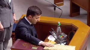 Comedian sworn in as Ukrainian president