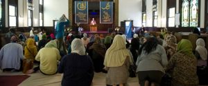 Woman leads Muslim prayers in Tamale Mosque