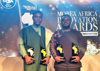 Some Huawei officials displaying the MoBEX awards.