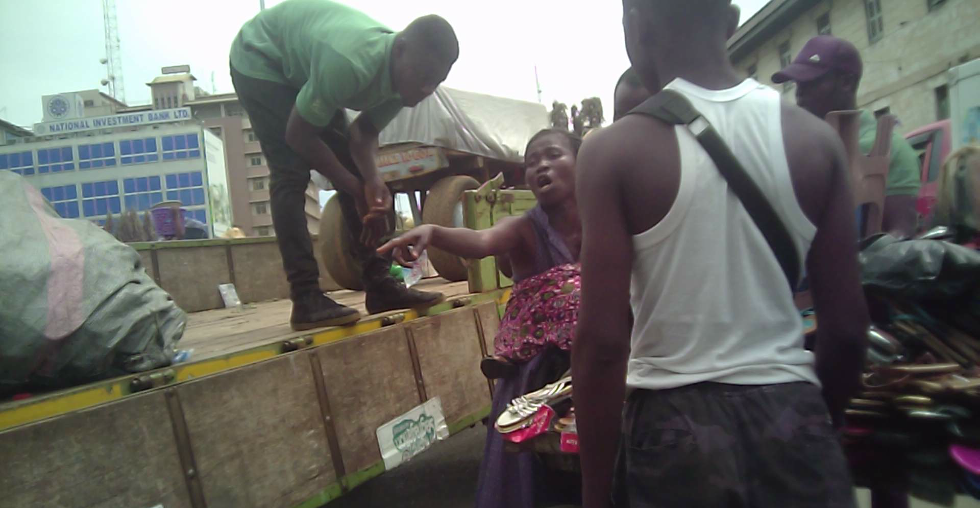 Anas exposé: Nursing mother assaulted by AMA city guards at Makola