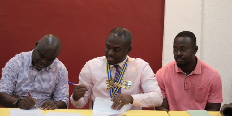 Mr Forsythe and Mr Adu Gyamfi signing the M.O.U