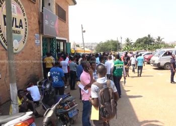 Vehicle owners flood DVLA offices to secure 2020 number plates (2)