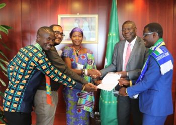 YL4H reps presenting the statement to the Deputy Chairperson of the AU, Amb. Kwesi Quartey