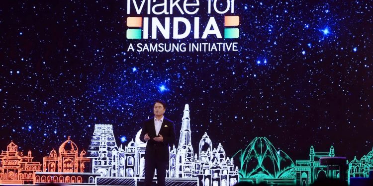 President and CEO of Samsung (Southwest Asia) H.C. Hong gestures while addressing attendees during the inauguration of the Samsung's world's largest mobile experience centre "Samsung Opera House" in Bangalore on September 11, 2018. (Photo by MANJUNATH KIRAN / AFP)        (Photo credit should read MANJUNATH KIRAN/AFP via Getty Images)