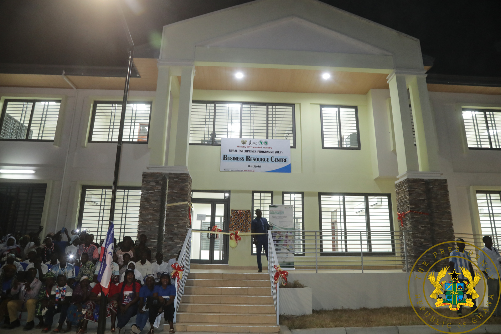 Nana Addo commissions business resource centre at Kadjebi