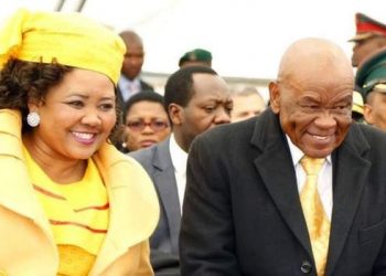 Thomas Thabane (right) at his inauguration in 2017 with Maesaiah ThabaneImage