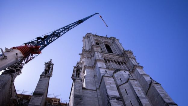 Coronavirus: Notre-Dame repairs restart amid lockdown