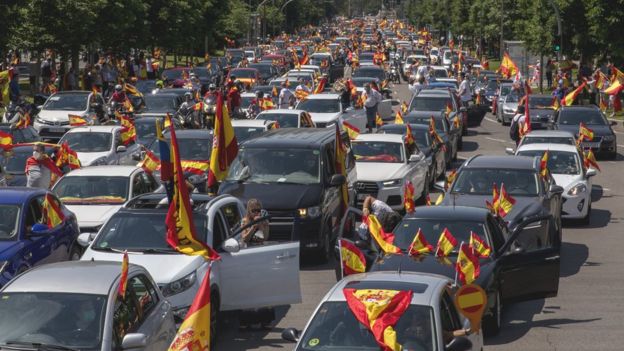 Coronavirus: Anti-lockdown car protest draws thousands