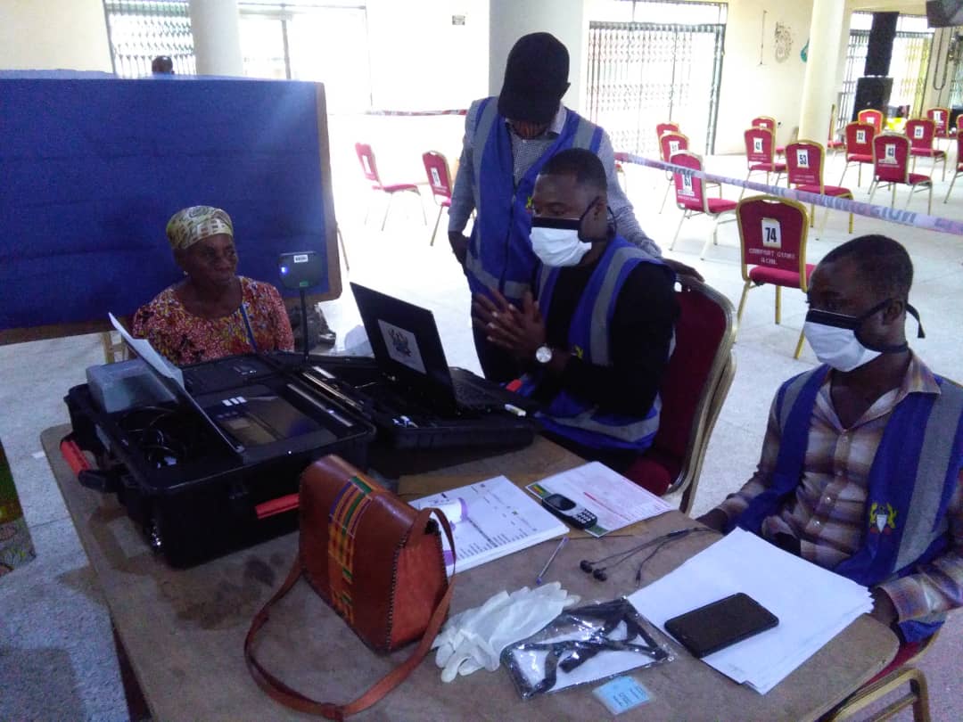 Voter registration proceeds smoothly despite lack of social distancing