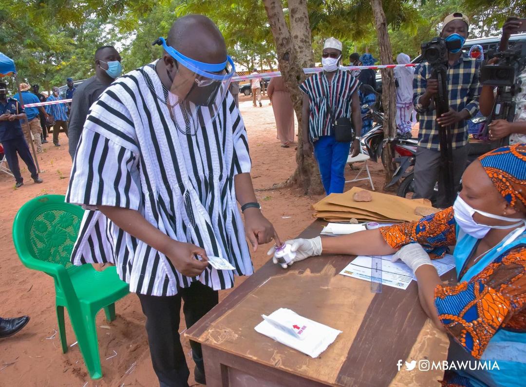 Bawumia registers for new voter ID card [Photos]