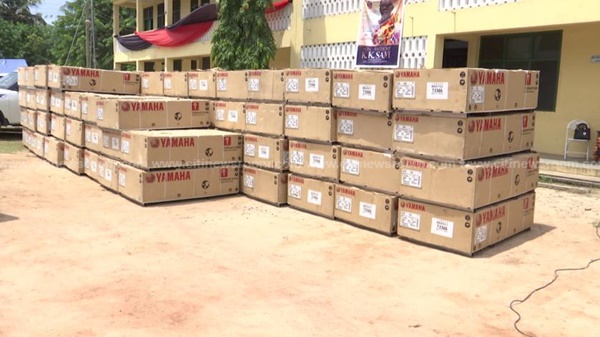 W/R: Fishermen receive subsidized outboard motors from Fisheries Ministry, CODA