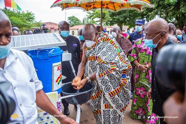 Asantehene registers for voters’ ID card [Photos]