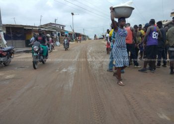 Gomoa Budumburam residents demonstrate over poor Aprah road