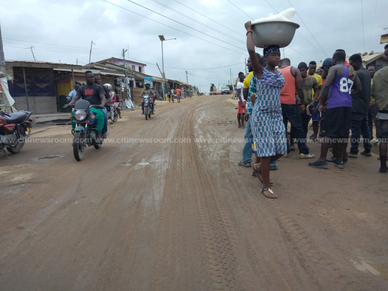 Gomoa Budumburam residents demonstrate over poor Aprah road