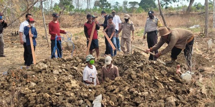 credit:  Cerme sub-district office via Witness NewsEight people in Indonesia's Gresik Regency were forced to dig graves as punishment for not wearing masks, according to Head of Cerme Sub-district, Suyono.