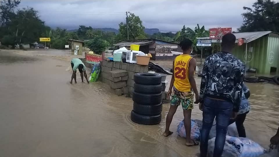 E/R: Residents of Koforidua stranded after downpour on Sunday