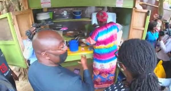 Bawumia buys waakye using QR Code; urges Ghanaians to sign up for digital payments