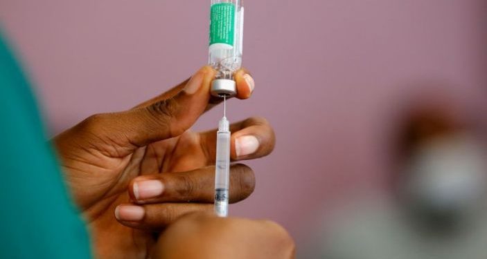 A nurse prepares a dose of the of coronavirus disease (COVID-19) vaccine during the vaccination campaign at the Ridge Hospital in Accra, Ghana, March 2, 2021. REUTERS/Francis Kokoroko