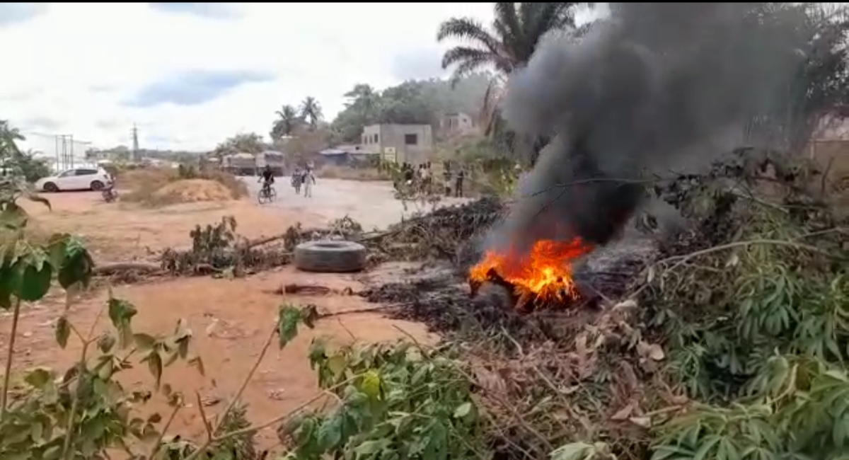 W/Region: Inchaban-Nkwanta residents demonstrate over failure to fix their roads