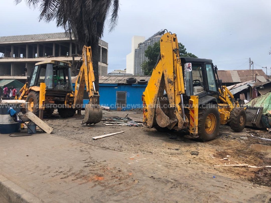 Accra: Taskforce clears unauthorized structures along Graphic Road 