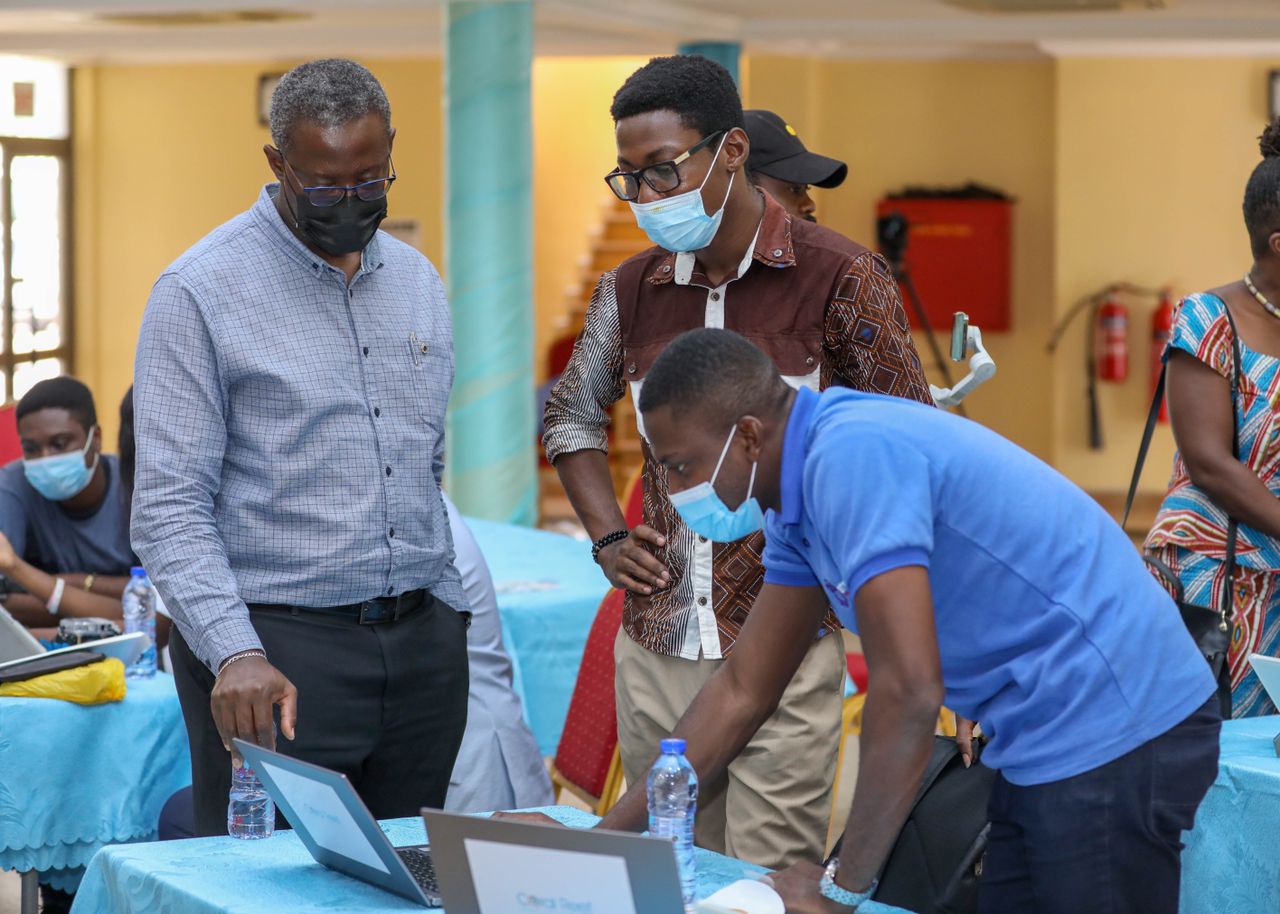 Coral Reef Innovation Hub engages education stakeholders on technology integration