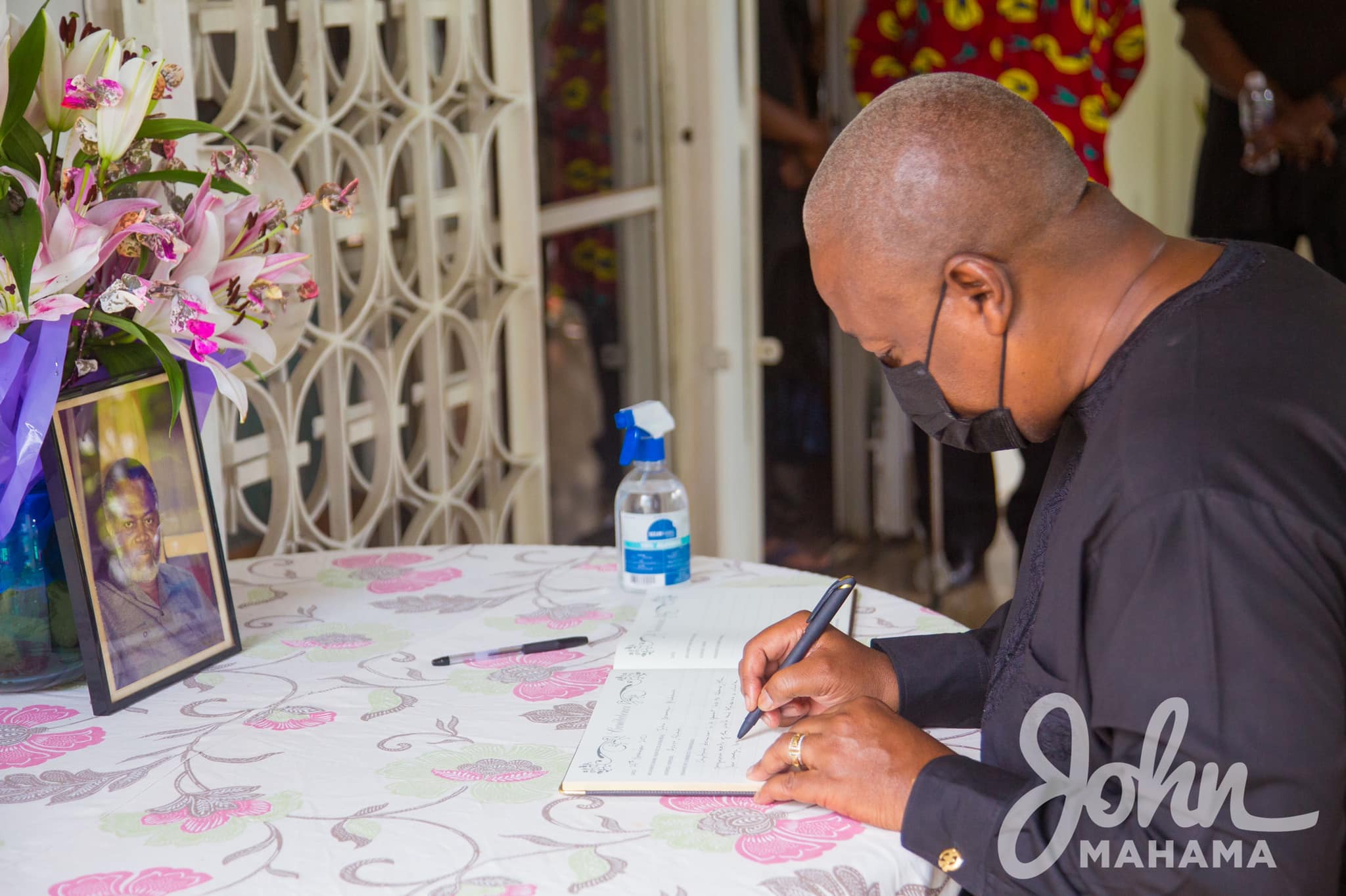 Mahama signs book of condolence opened in memory of Captain Kojo Tsikata