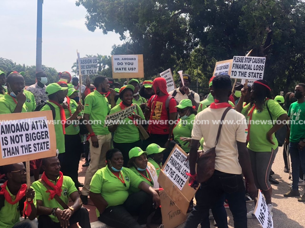 Tollbooth workers stage demo in Accra, present petition to Parliament