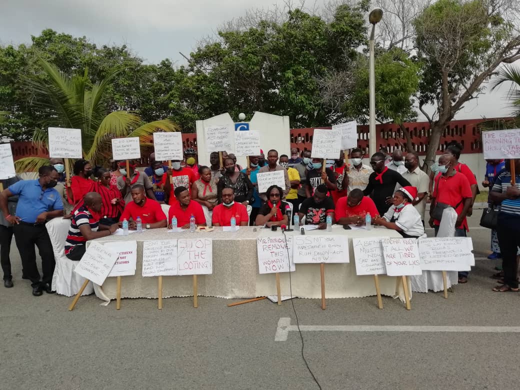 La Palm Hotel staff embark on demo over pension issues; demand CEO’s removal